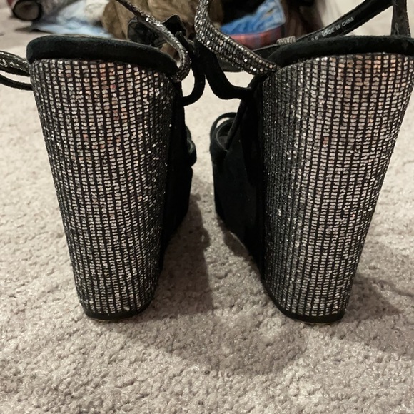 Charles by Charles David silver sparkly wedges - Picture 5 of 6